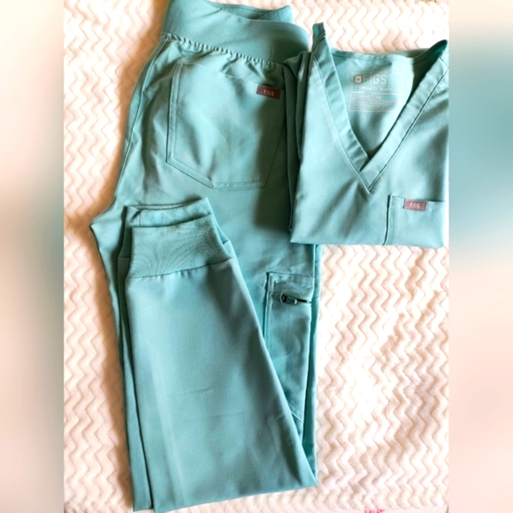 FIGS SCRUBS TOP